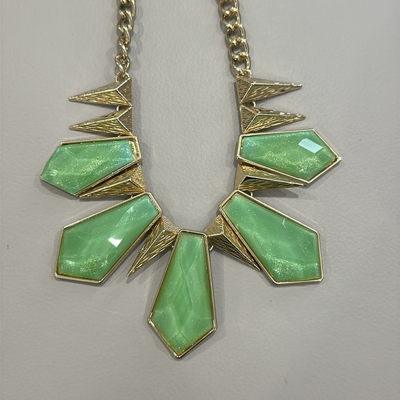 Greens embellished statement necklace - Picture 5 of 5